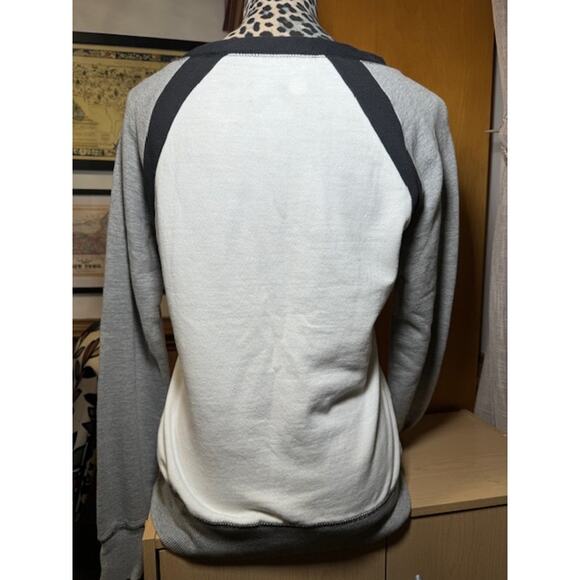 Women's Carolina Hurricanes sweatshirt  Size Small - Picture 4 of 9